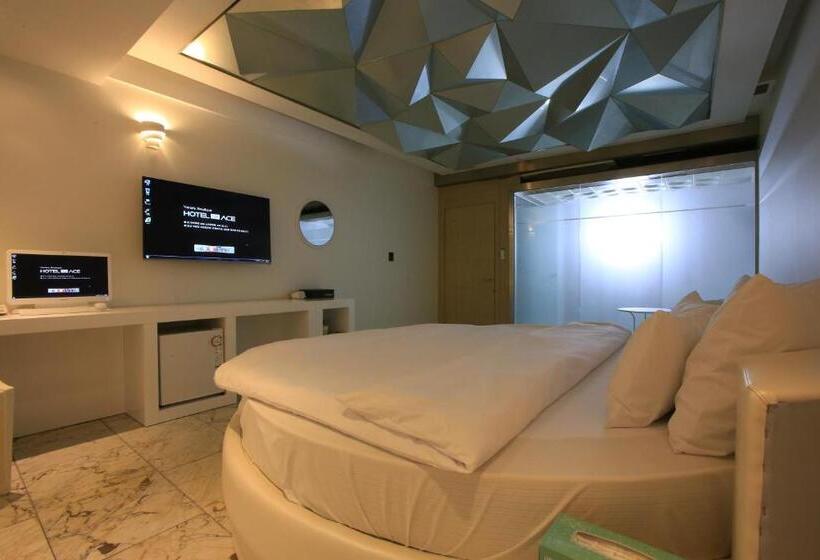 Quarto Estandar Cama King, The Ace