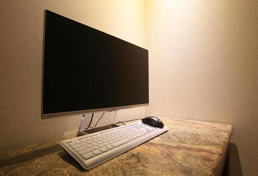 Quarto Estandar, The Ace