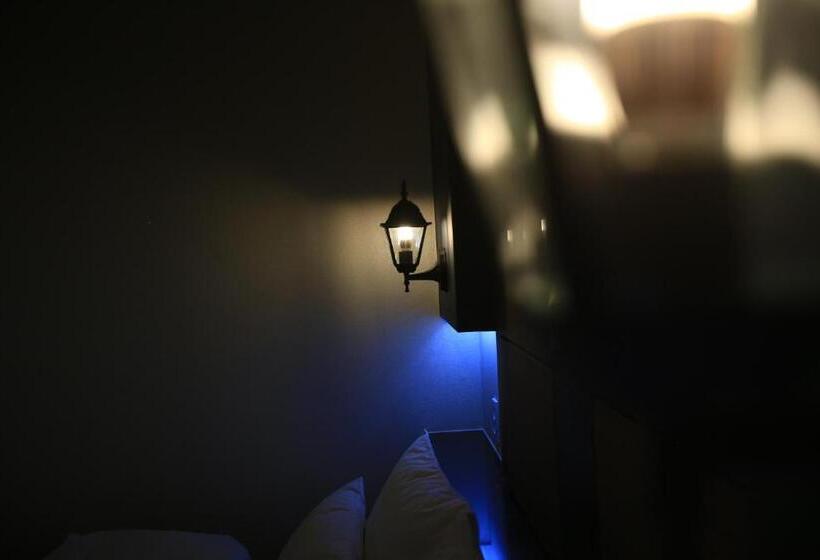 Quarto Deluxe, The Ace
