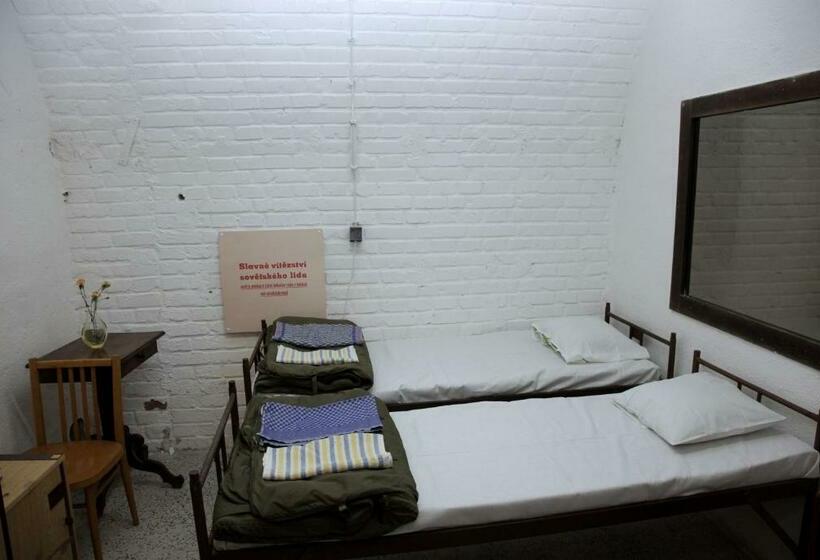 스탠다드 룸 공동 욕실, 10z Bunker