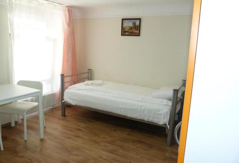 Номер Стандарт Трехместный, Center Hostel And Guest House