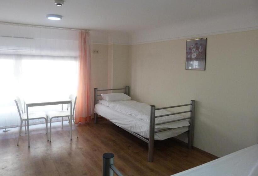Кровать в Общей Комнате, Center Hostel And Guest House