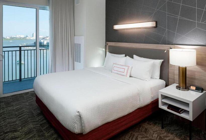 带大床的套房, Springhill Suites By Marriott Clearwater Beach