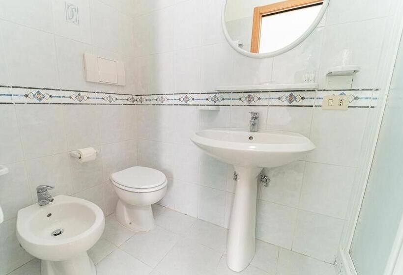اتاق استاندارد با تخت بزرگ, Tra I Monti
