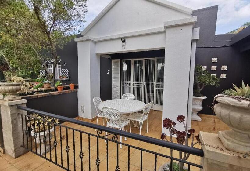 סוויטת 2 חדרי שינה, At 98 On Lynburn Guest House