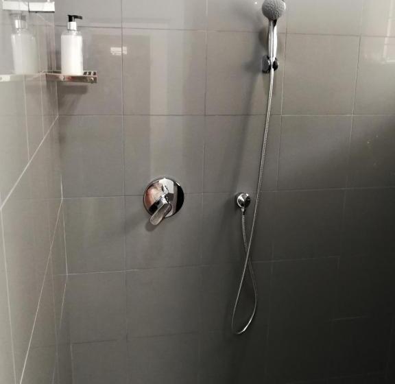 סוויטה, At 98 On Lynburn Guest House
