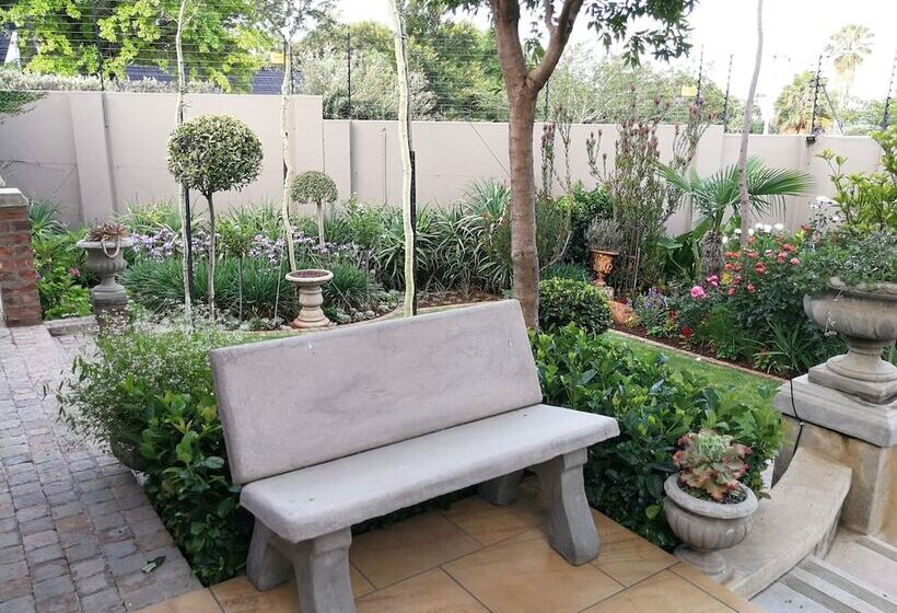 סוויטה אקזקיוטיב, At 98 On Lynburn Guest House