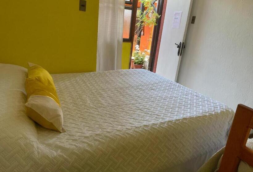 Pokój Standard Trzyosobowy, Hostal Avenue