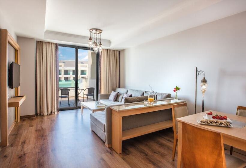 سوییت با چشم‌انداز دریا, Korumar Ephesus Beach & Spa Resort Ultra All Inclusive