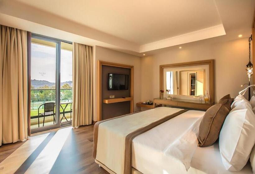 سوییت با چشم‌انداز باغ, Korumar Ephesus Beach & Spa Resort Ultra All Inclusive
