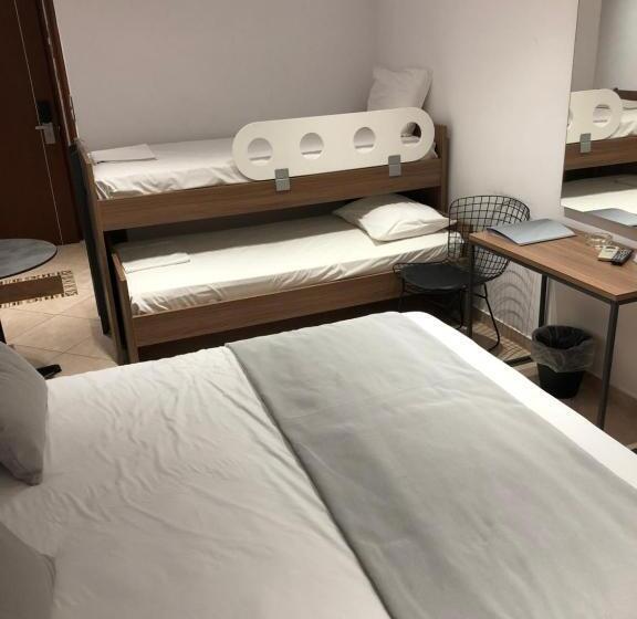 Семейный Номер, Meliton Inn Hotel & Suites By The Beach
