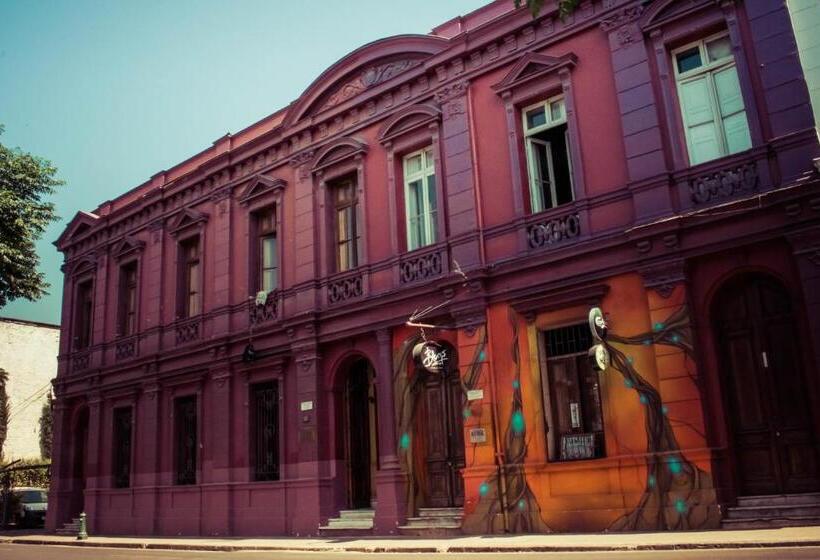 تختخواب در اتاق مشترک, La Casa Roja Hostel