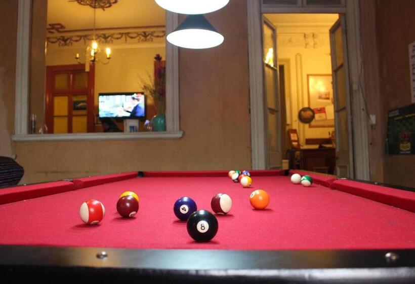 تختخواب در اتاق مشترک, La Casa Roja Hostel