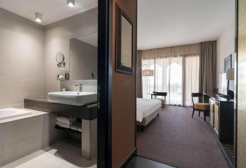 带露台的高档房间, Radisson Blu Hotel N Djamena