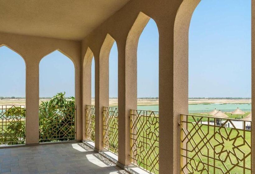 带河湖景观的套房, Radisson Blu Hotel N Djamena