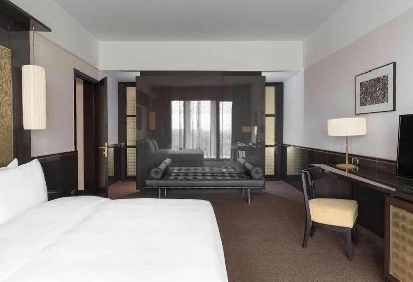 套房带泳池景, Radisson Blu Hotel N Djamena