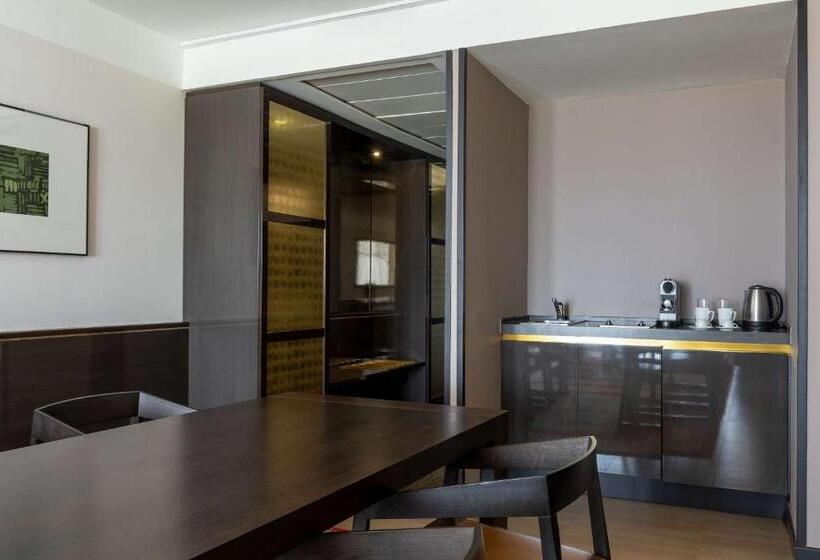 带河湖景观的套房, Radisson Blu Hotel N Djamena
