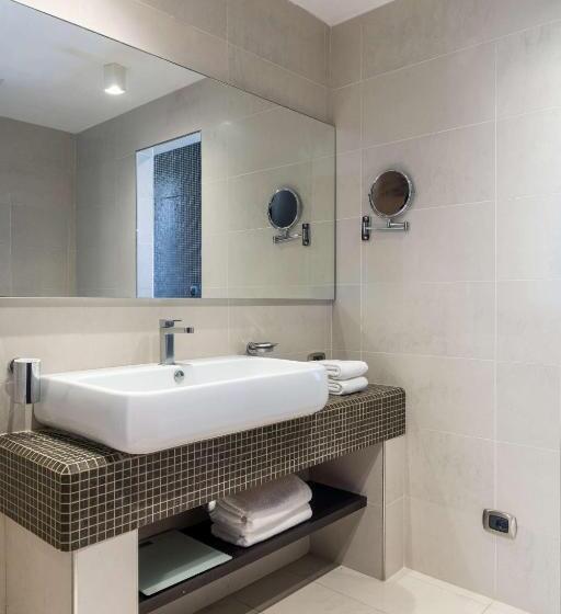 套房带泳池景, Radisson Blu Hotel N Djamena