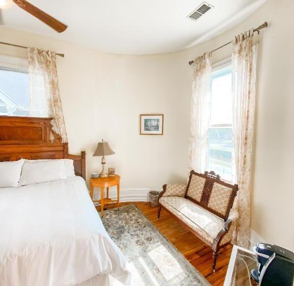 스탠다드 룸 킹사이즈 침대, Stanley House Inn