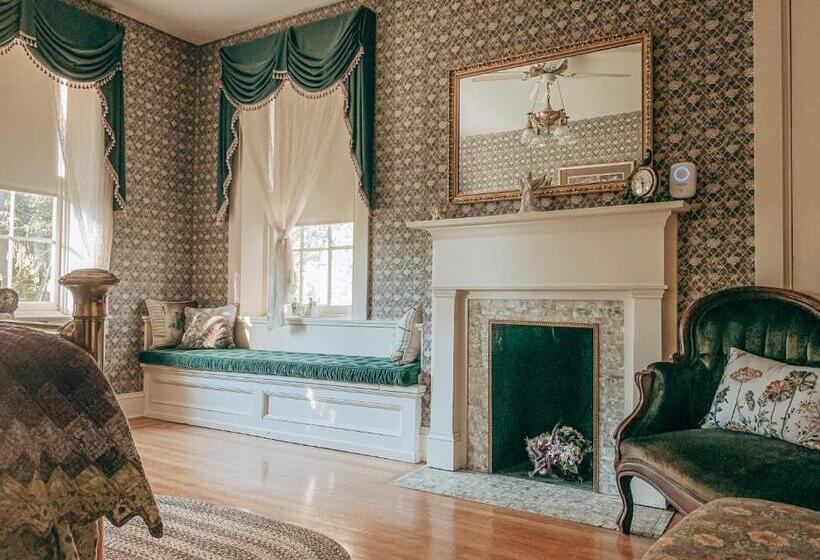 חדר סטנדרט, Emig Mansion