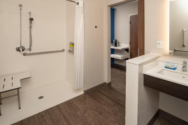Quarto Estandar Cama King para Deficientes Físicos, Holiday Inn Express & Suites   Camas, An Ihg