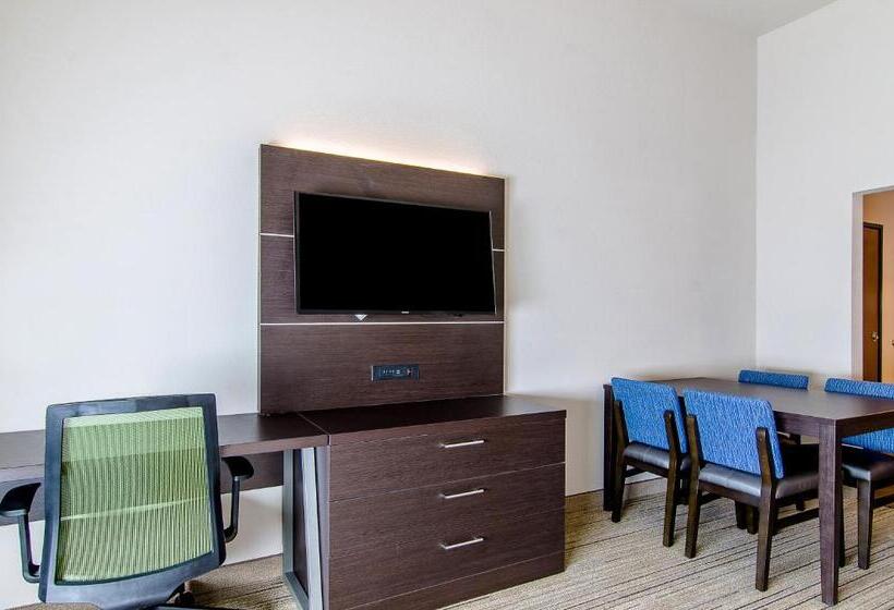 Номер Стандарт Адаптированный для Инвалидов, Holiday Inn Express & Suites   Atchison, An Ihg