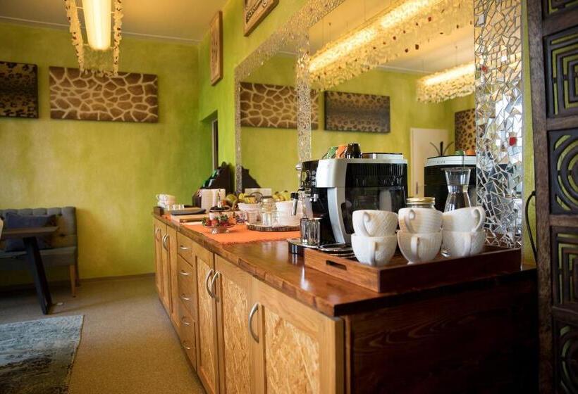 2 Bedrooms Suite 2 Bedrooms Lake View, No1 Art B&b