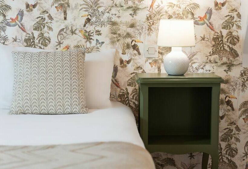Номер Стандарт Трехместный, The Originals Boutique, Hôtel Victoria, Châtelaillon Plage