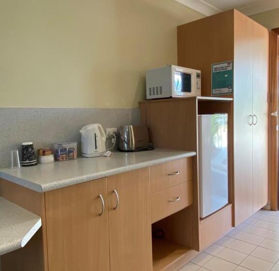 Семейный Номер, Country Roads Motor Inn Gayndah