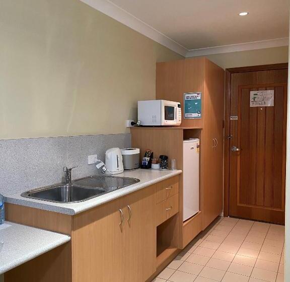 Номер Стандарт Трехместный, Country Roads Motor Inn Gayndah