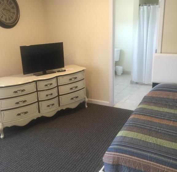 标准间, Misquamicut Beach Front Inn