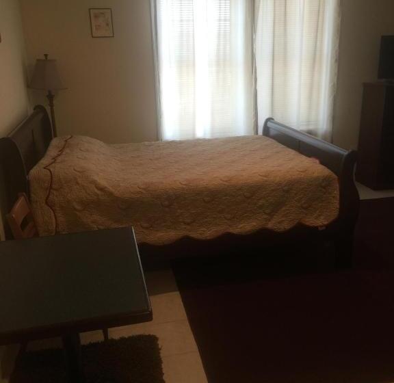 标准间, Misquamicut Beach Front Inn