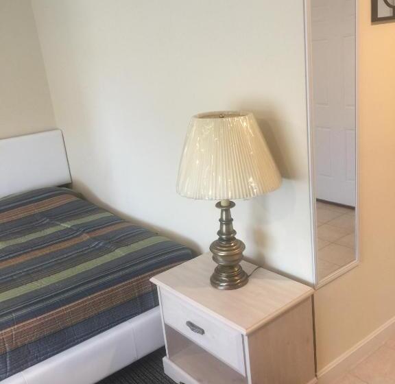 标准间, Misquamicut Beach Front Inn