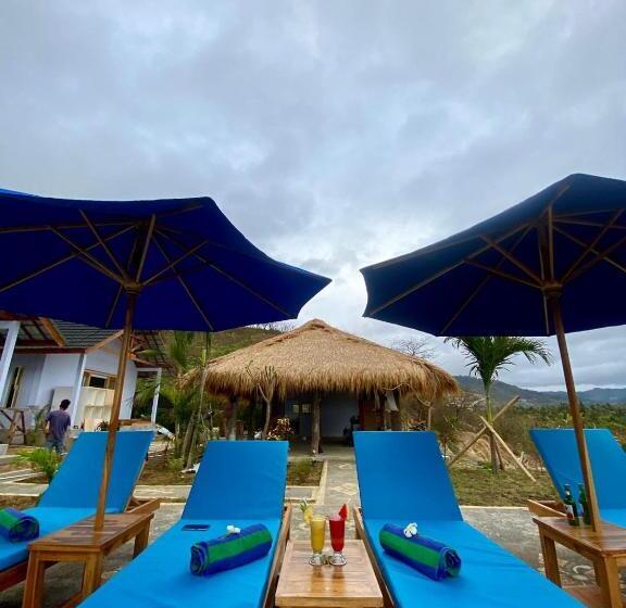 Кровать в Общей Комнате, Bed On The Beach
