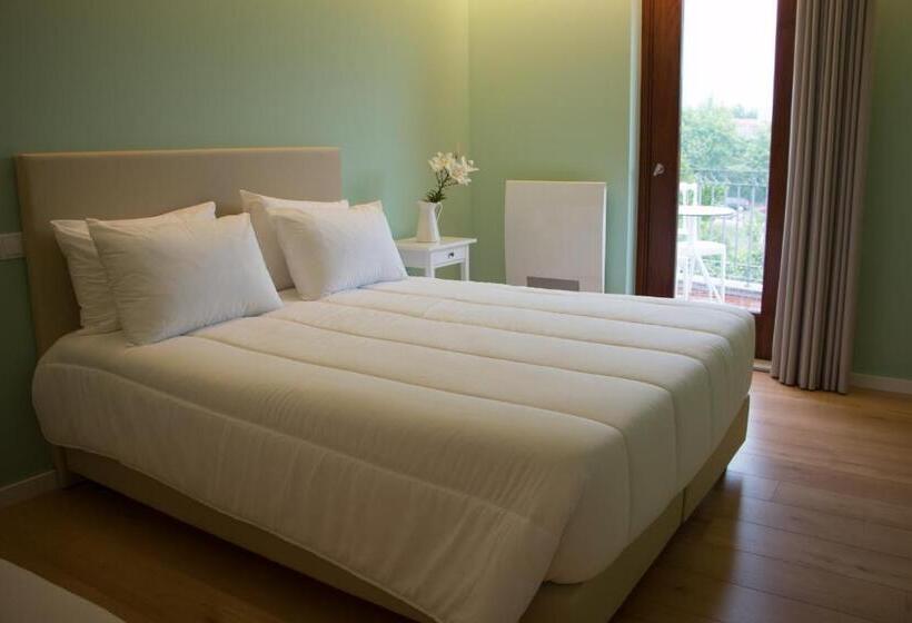 اتاق لوکس با بالکن, Feira Hostel & Suites