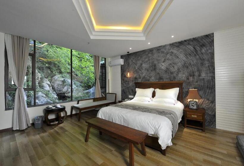 Номер Стандарт Вид на Сад, Guilin Crystal Crescent Moon