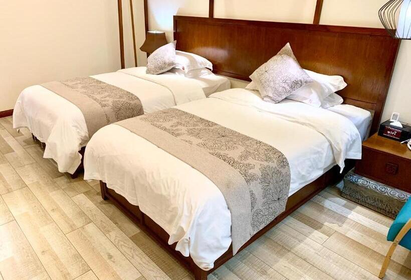 Номер Стандарт, Guilin Crystal Crescent Moon