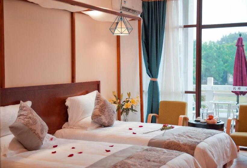 Номер Стандарт Вид на Горы, Guilin Crystal Crescent Moon