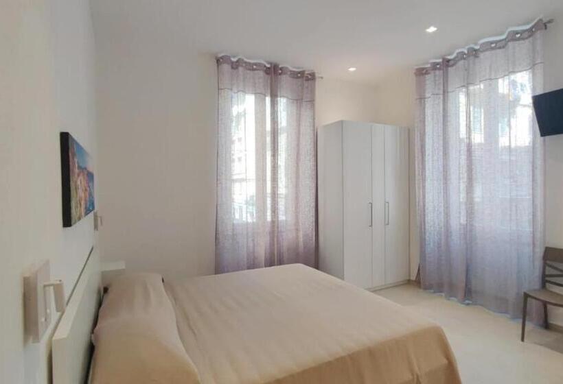 Standard Room King Size Bed, Barby 1