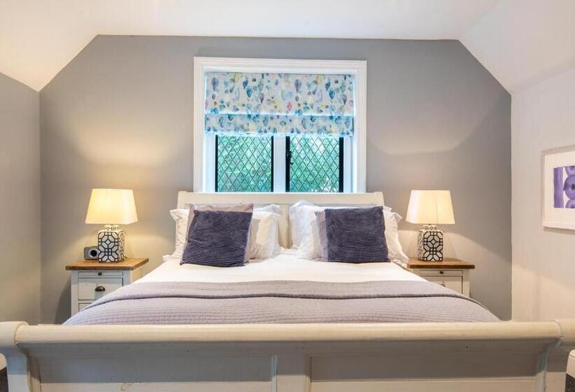 Quarto Quádruplo Deluxe, Goytre Hall