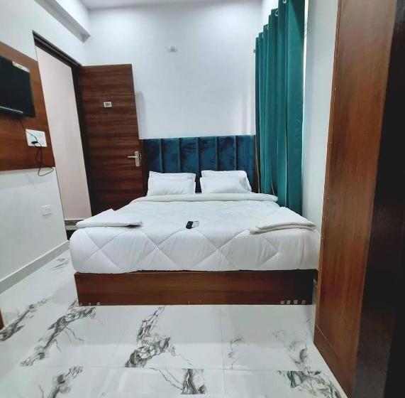 이코노미 룸, Parth Inn