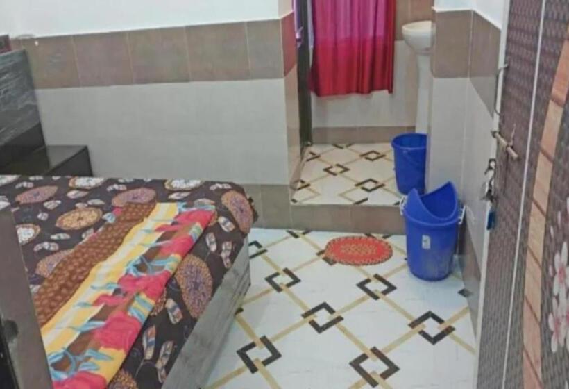 Номер Deluxe, Goroomgo Hotel Sahu Rooms , Ayodhya