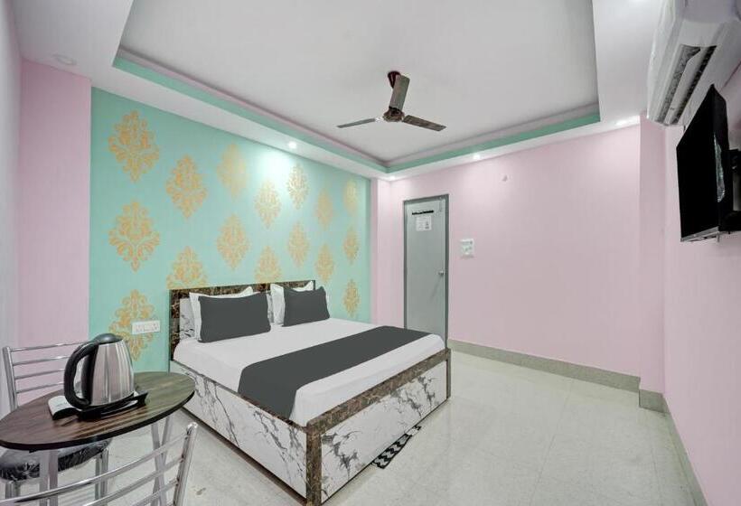 اتاق کلاسیک سه تخته, O Arsh Residential