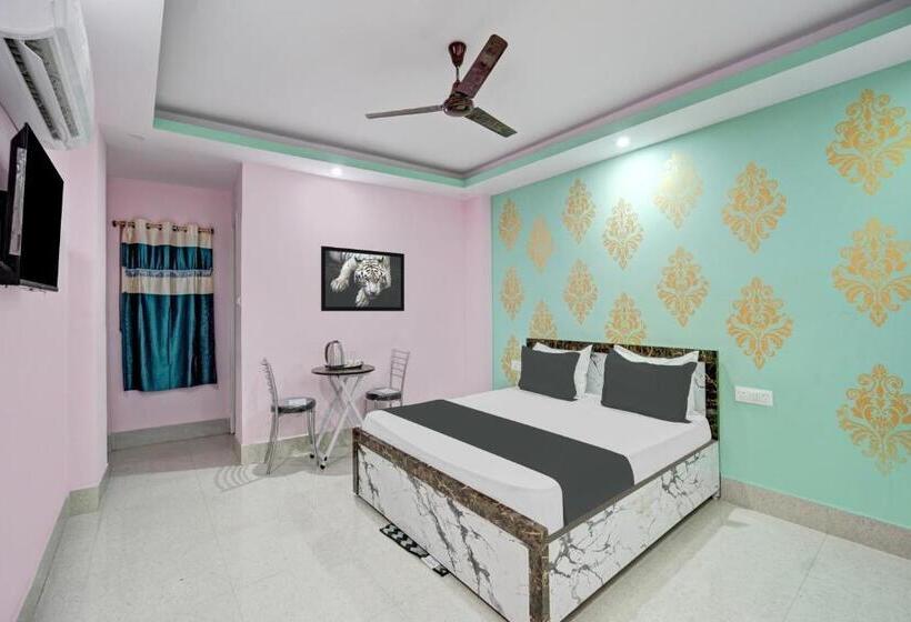 اتاق کلاسیک سه تخته, O Arsh Residential