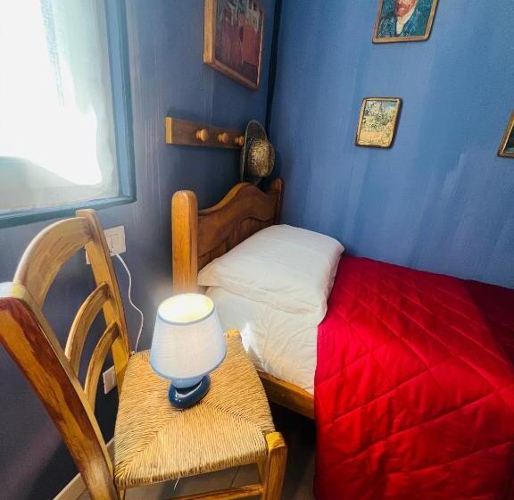 اتاق استاندارد سه تخته با چشم‌انداز باغ, B&b Rifugio Degli Artisti   Themed Rooms