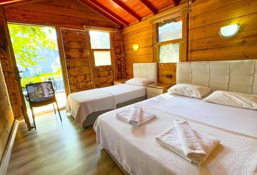Трехместный Номер Стандарт с Балконом, Gaia Bungalow