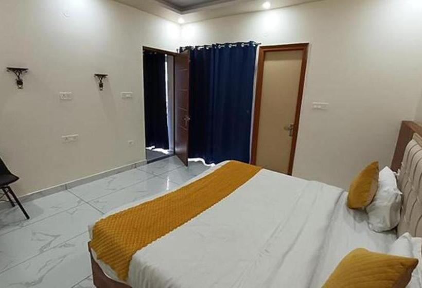 Номер Deluxe, Fabhotel Hari Rudra Inn