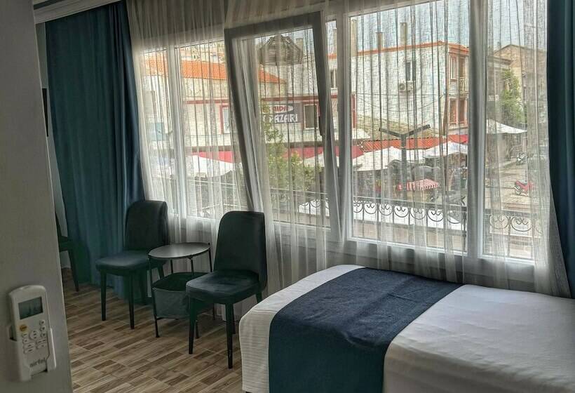 غرفة عائلية, Ay Işığı Teras