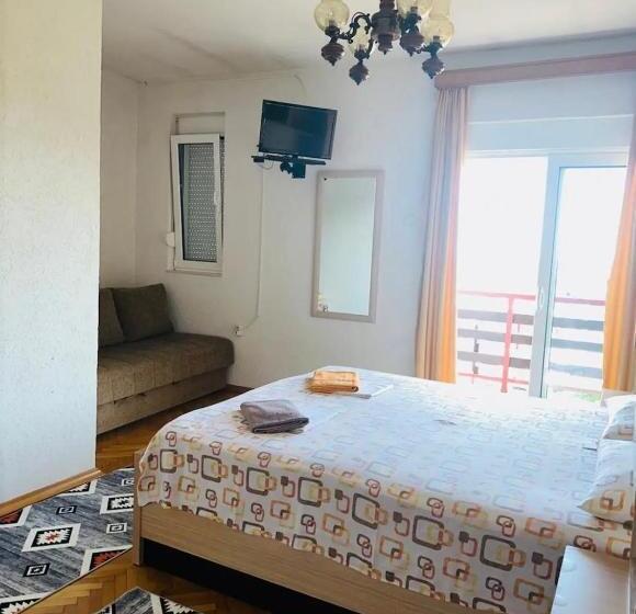 اتاق استاندارد چهارنفره با بالکن, Hana & Uma Apartments