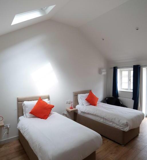 Дом 1 Спальня, Twin Deluxe Disabled Access And Wet Room With Courtyard View   Newton